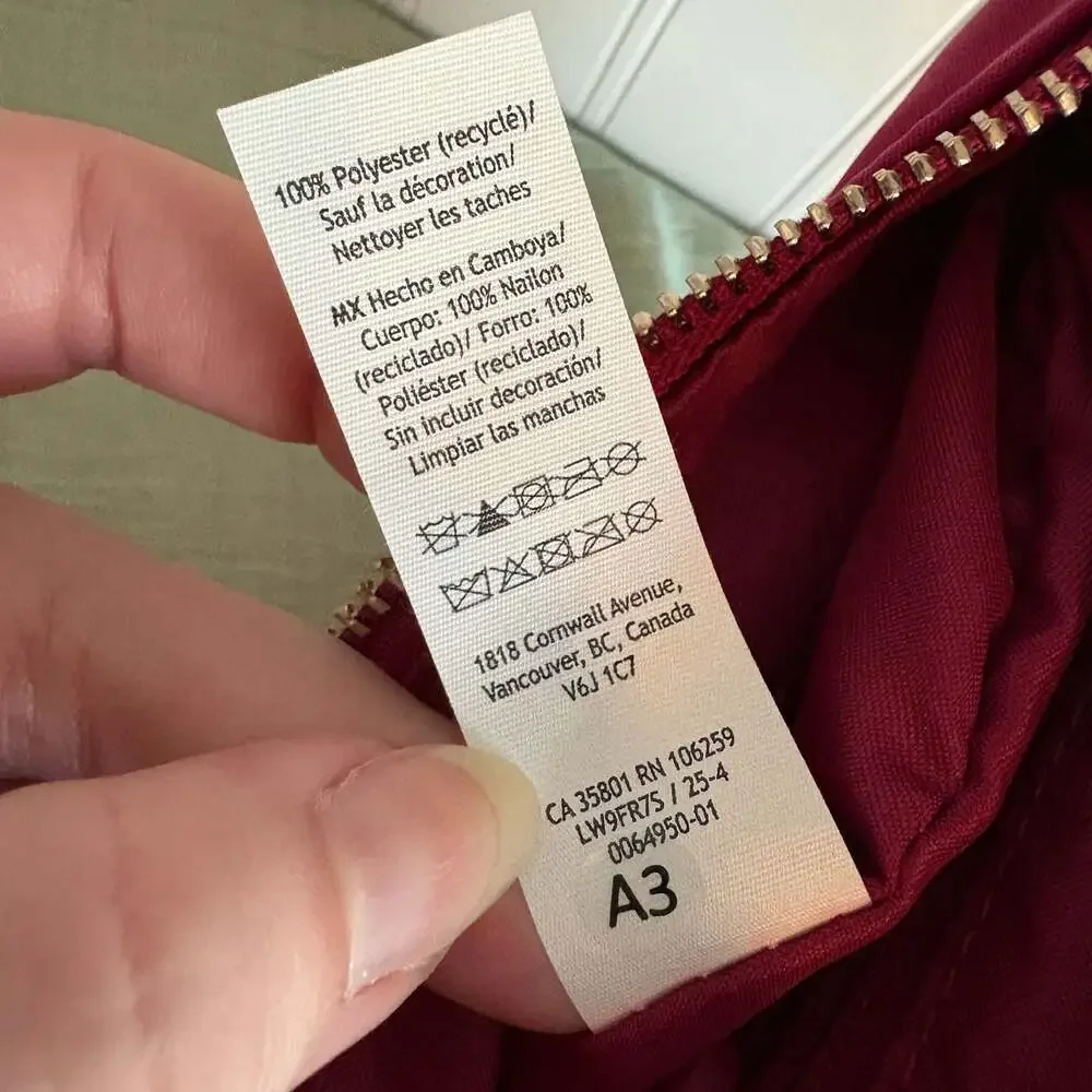Lululemon City Essentials Shoulder Bag Berry Rumble 3L Like New